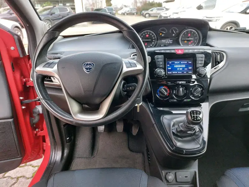 Lancia Ypsilon usata a Pavia (6)