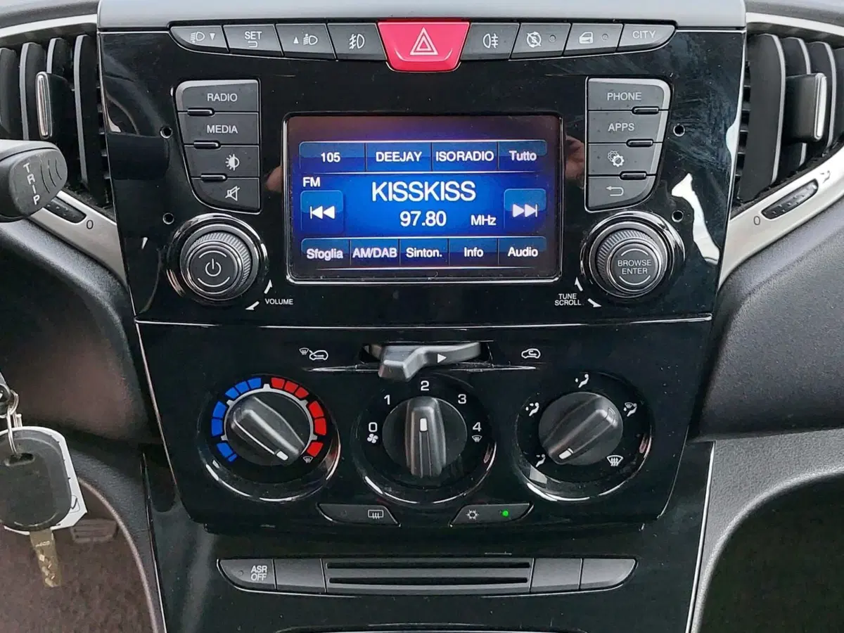 Lancia Ypsilon usata a Pavia (7)