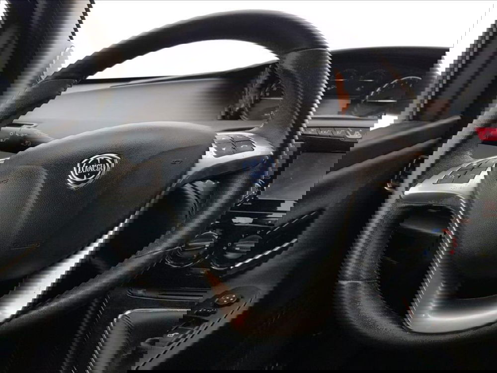 Lancia Ypsilon usata a Lucca (14)