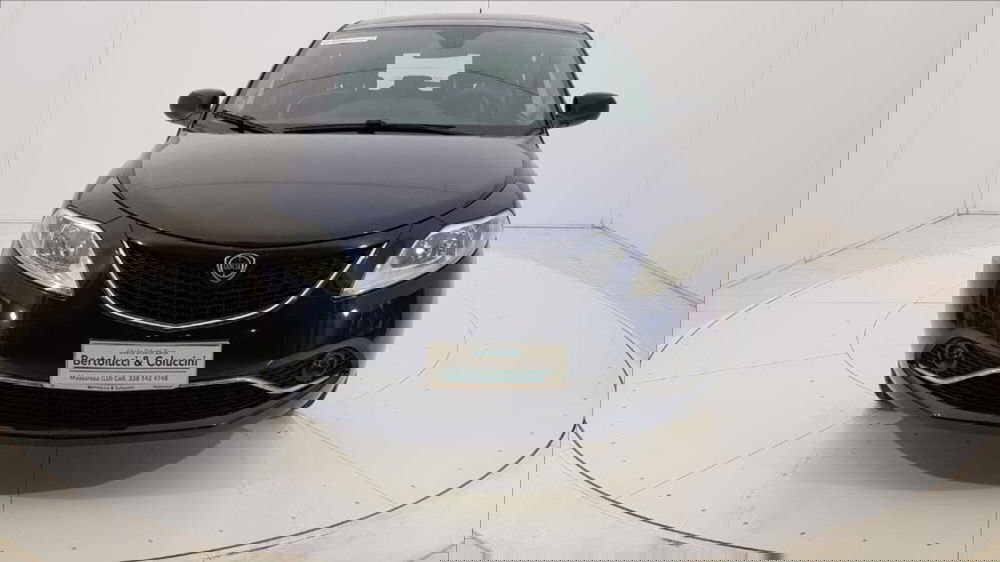 Lancia Ypsilon usata a Lucca (2)