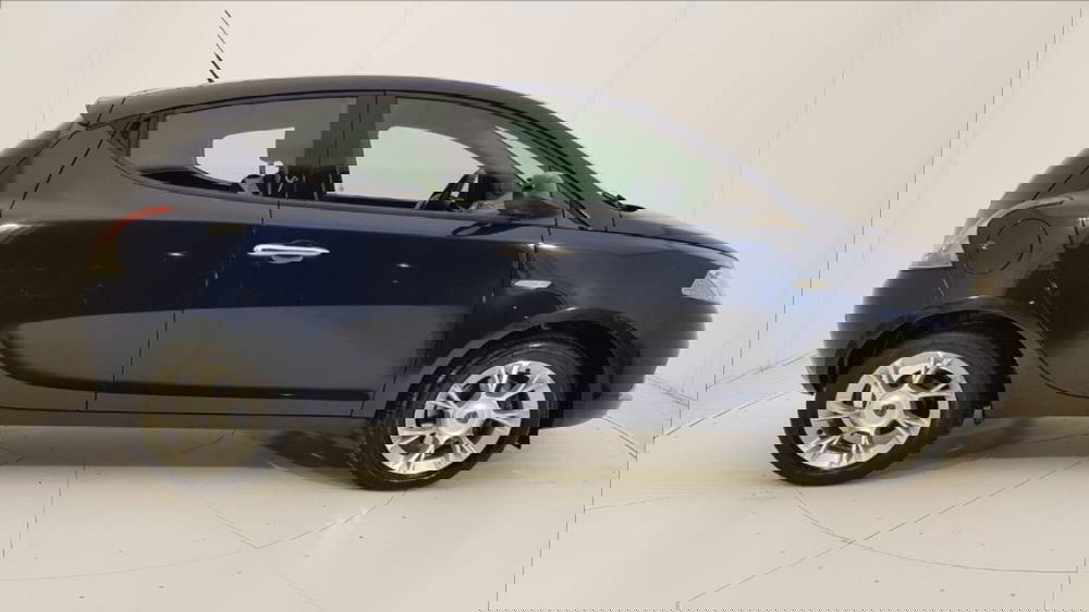 Lancia Ypsilon usata a Lucca (7)