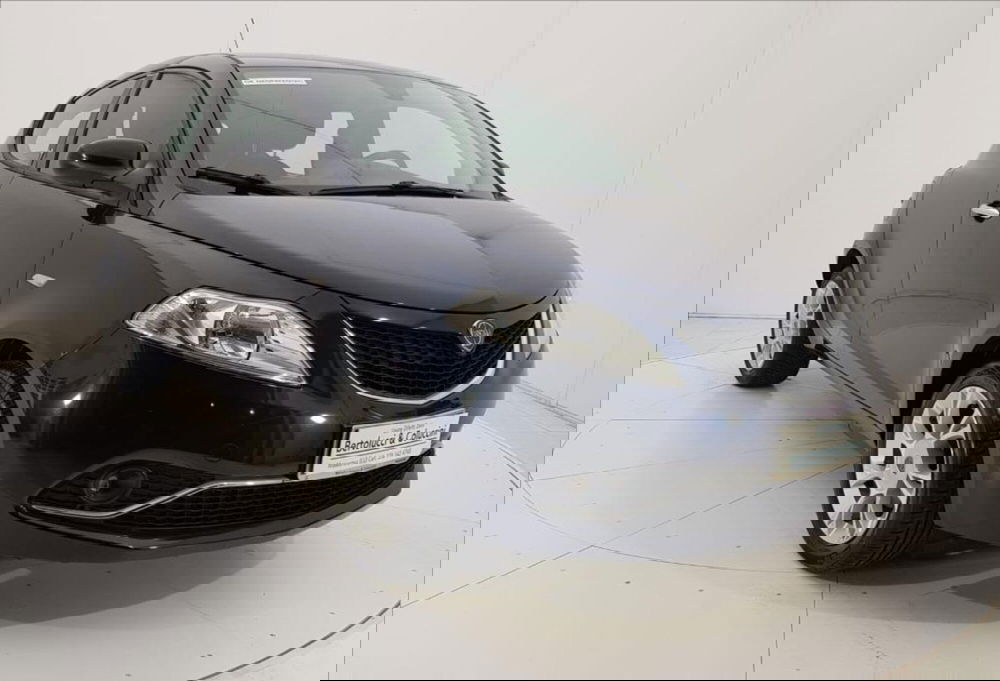 Lancia Ypsilon usata a Lucca (8)