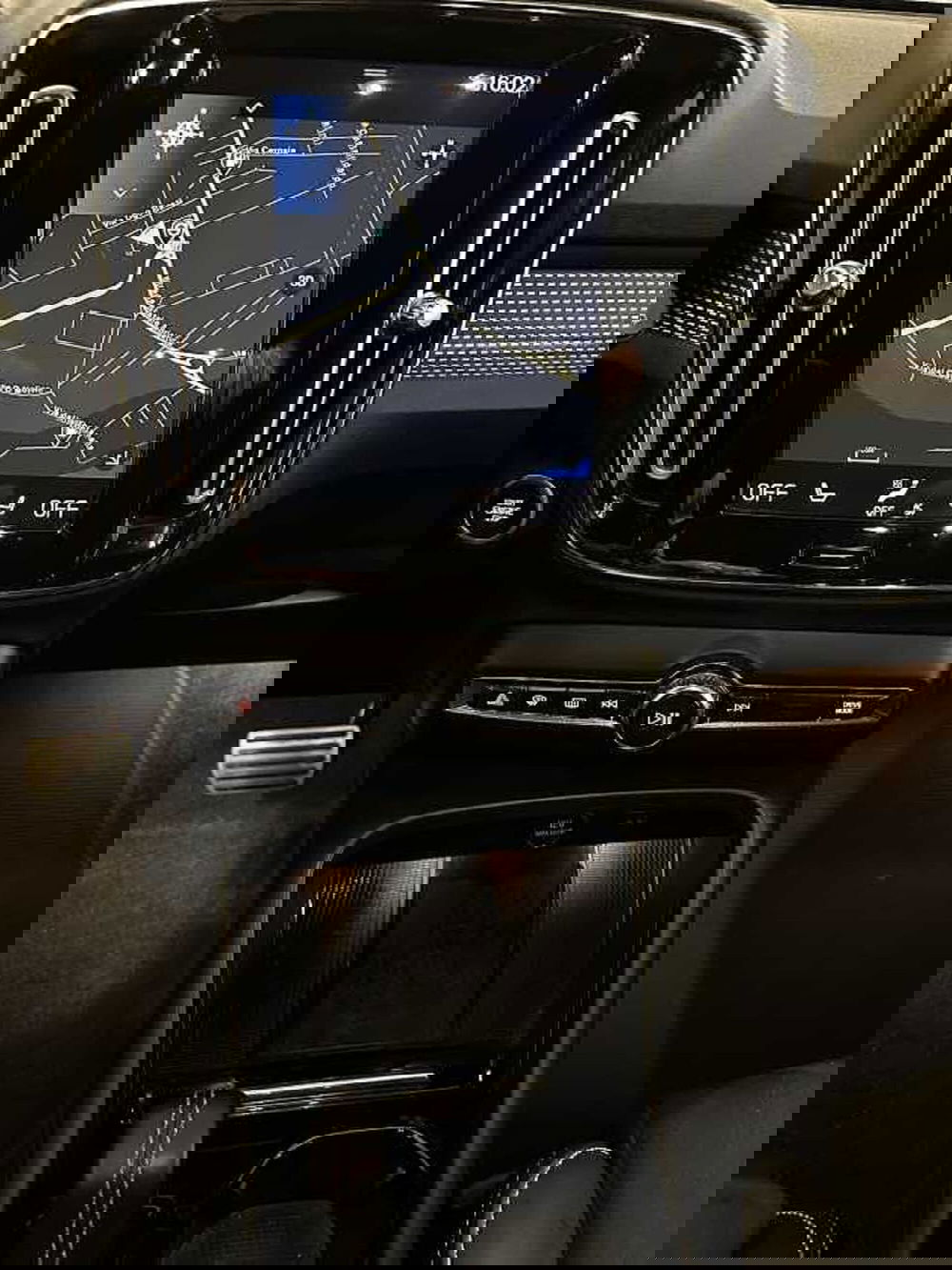 Volvo XC40 usata a Macerata (10)