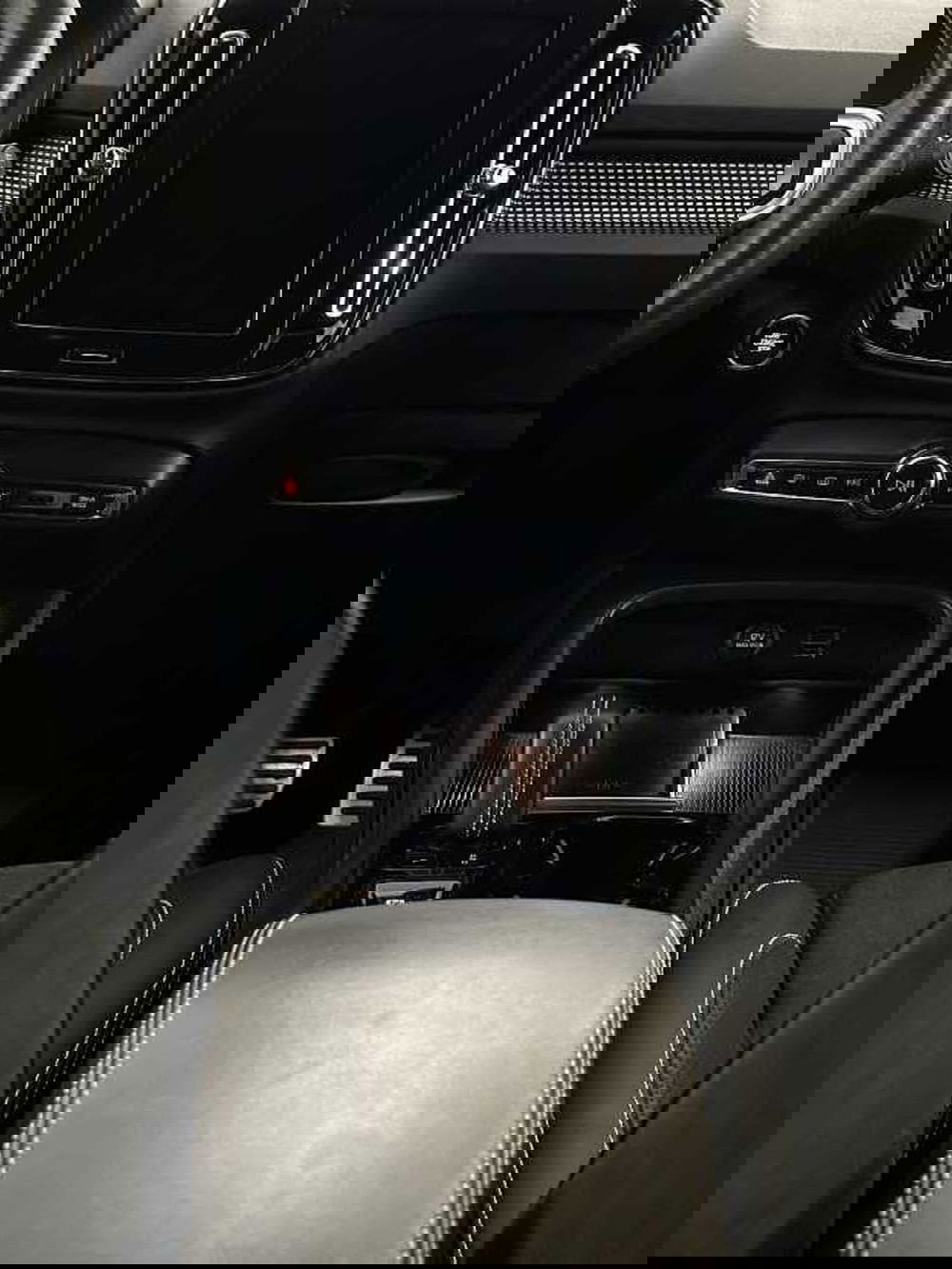 Volvo XC40 usata a Macerata (17)