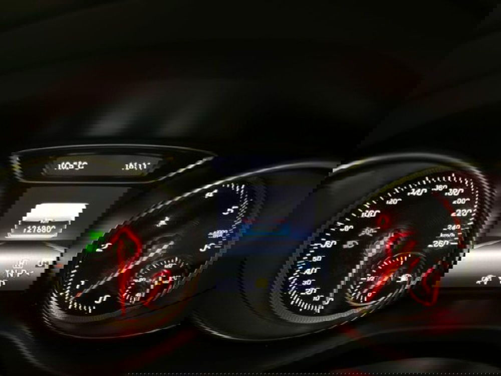 Mercedes-Benz GLA SUV usata a Avellino (13)