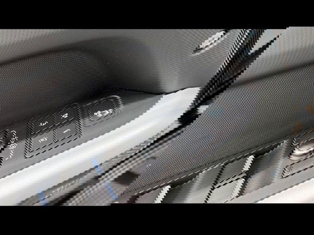 Land Rover Defender usata a Varese (14)