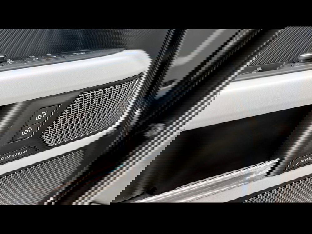 Land Rover Defender usata a Varese (15)