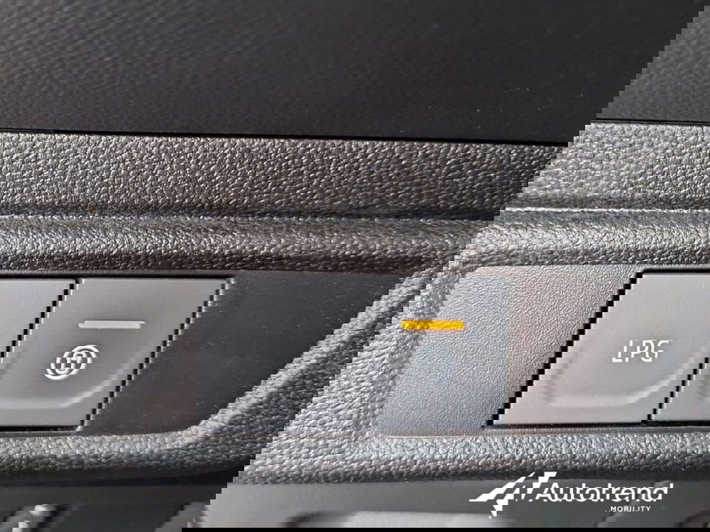 Dacia Sandero usata a Bari (14)