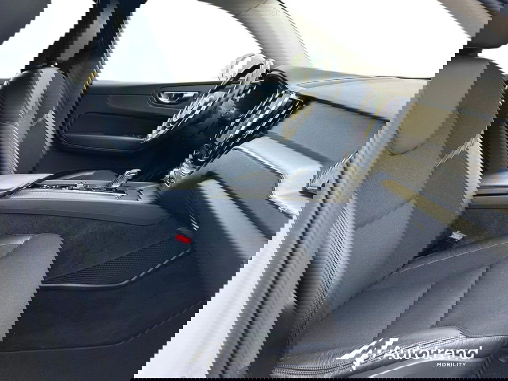 Volvo XC60 usata a Bari (7)