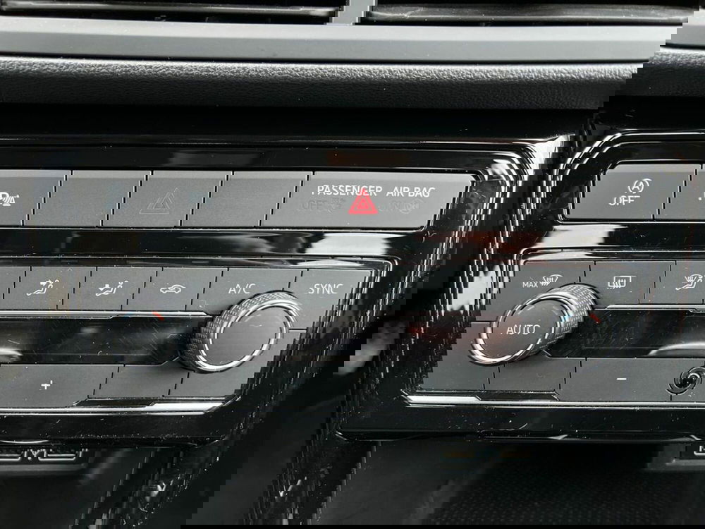 Volkswagen T-Cross usata a Sondrio (14)