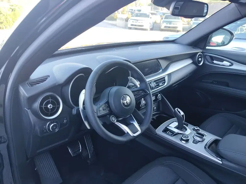 Alfa Romeo Stelvio usata a Matera (10)