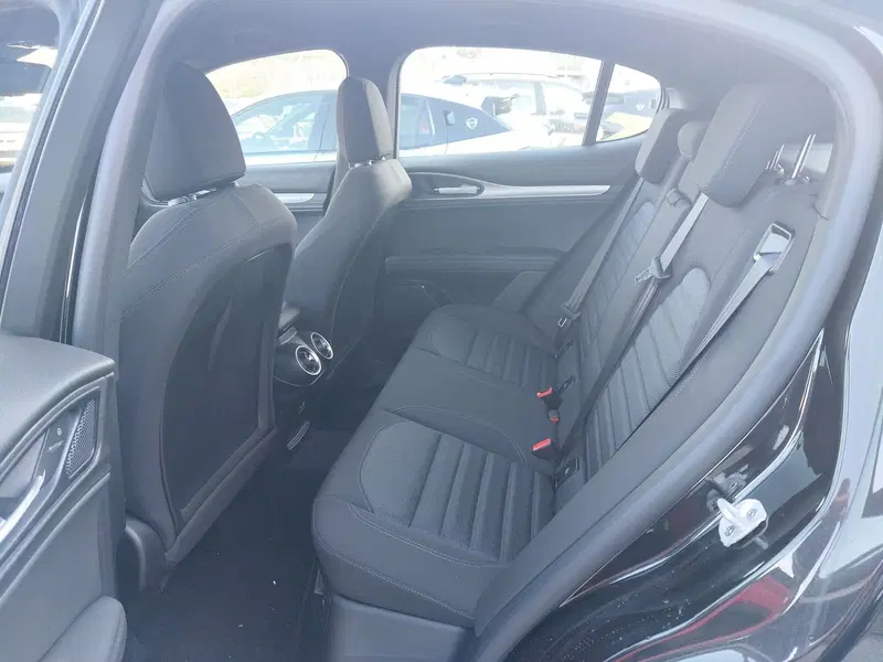 Alfa Romeo Stelvio usata a Matera (11)