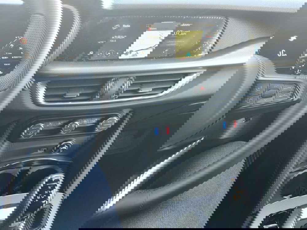 Alfa Romeo Stelvio usata a Matera (14)