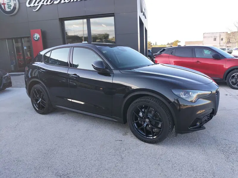 Alfa Romeo Stelvio usata a Matera (4)