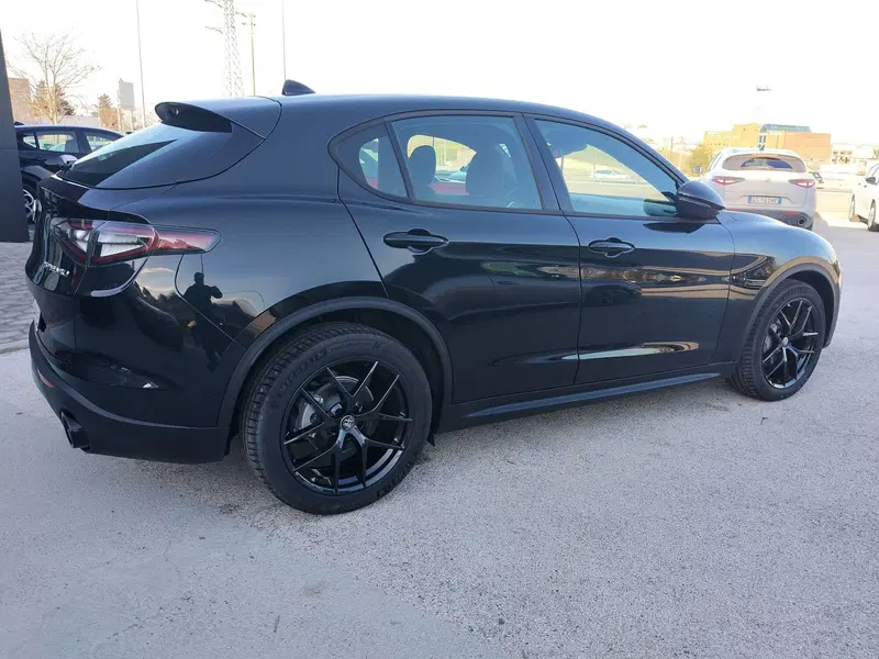 Alfa Romeo Stelvio usata a Matera (5)