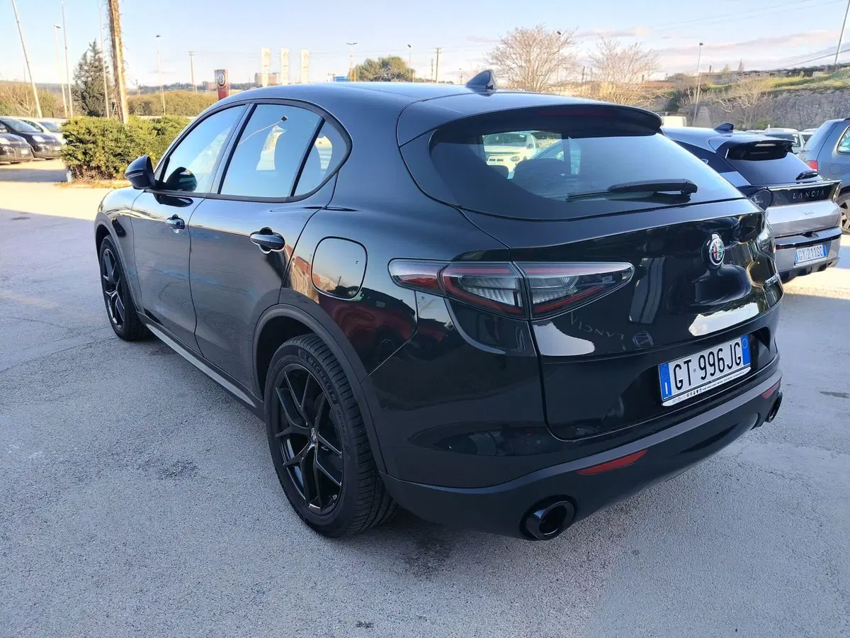 Alfa Romeo Stelvio usata a Matera (7)
