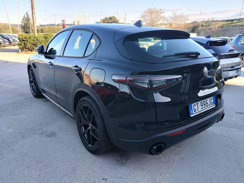 Alfa Romeo Stelvio usata a Matera (7)
