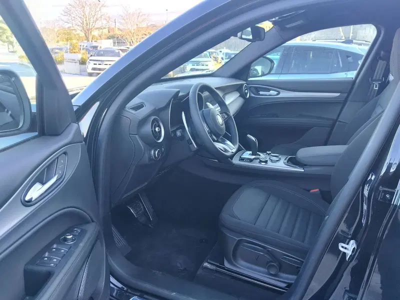 Alfa Romeo Stelvio usata a Matera (9)