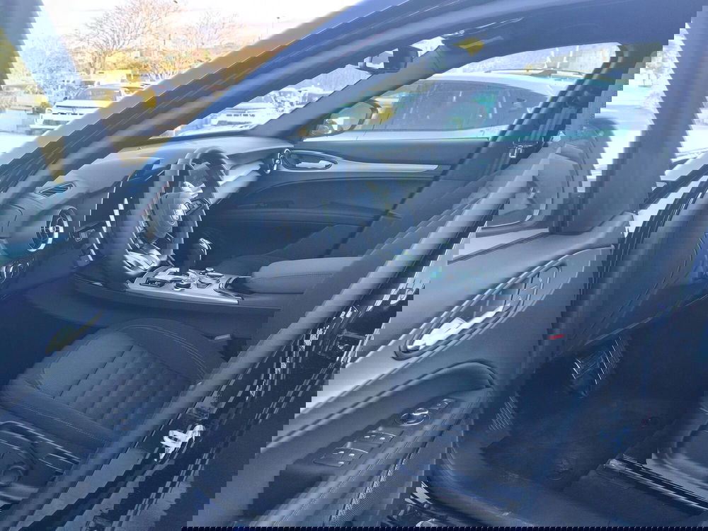 Alfa Romeo Stelvio usata a Matera (9)
