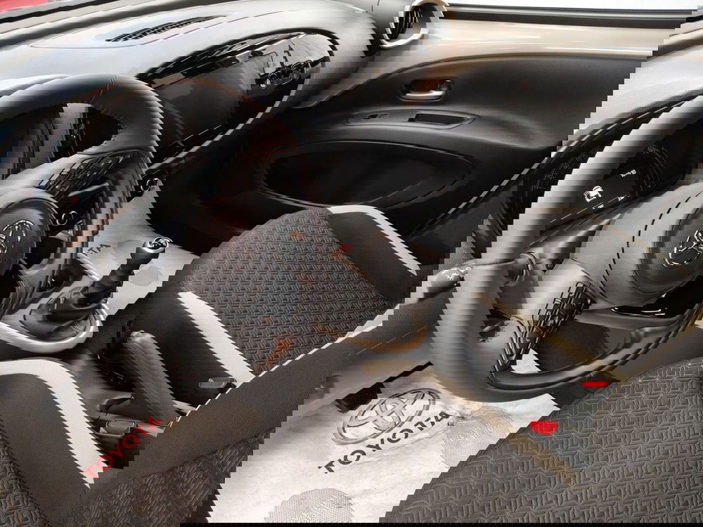 Toyota Aygo X nuova a Roma (11)