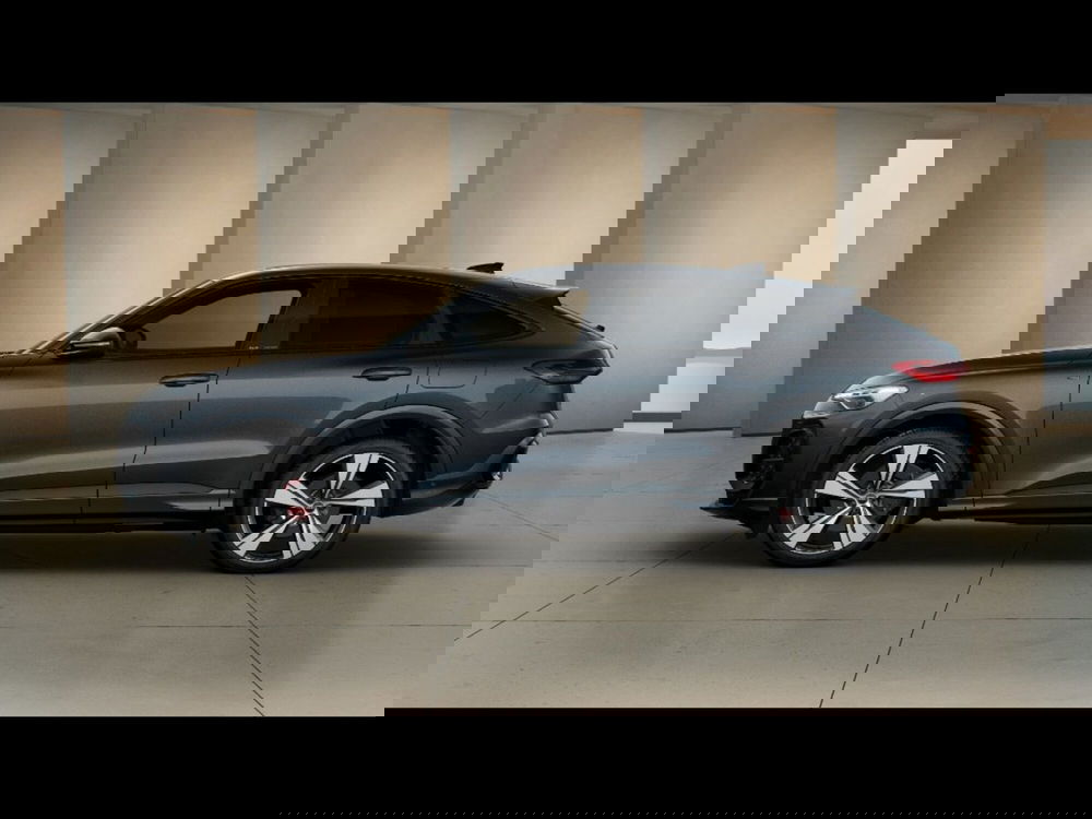 Audi Q5 Sportback nuova a Livorno (2)