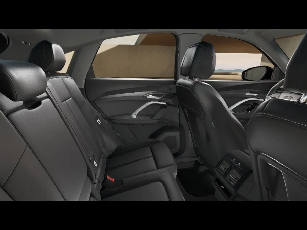 Audi Q5 Sportback nuova a Firenze (10)