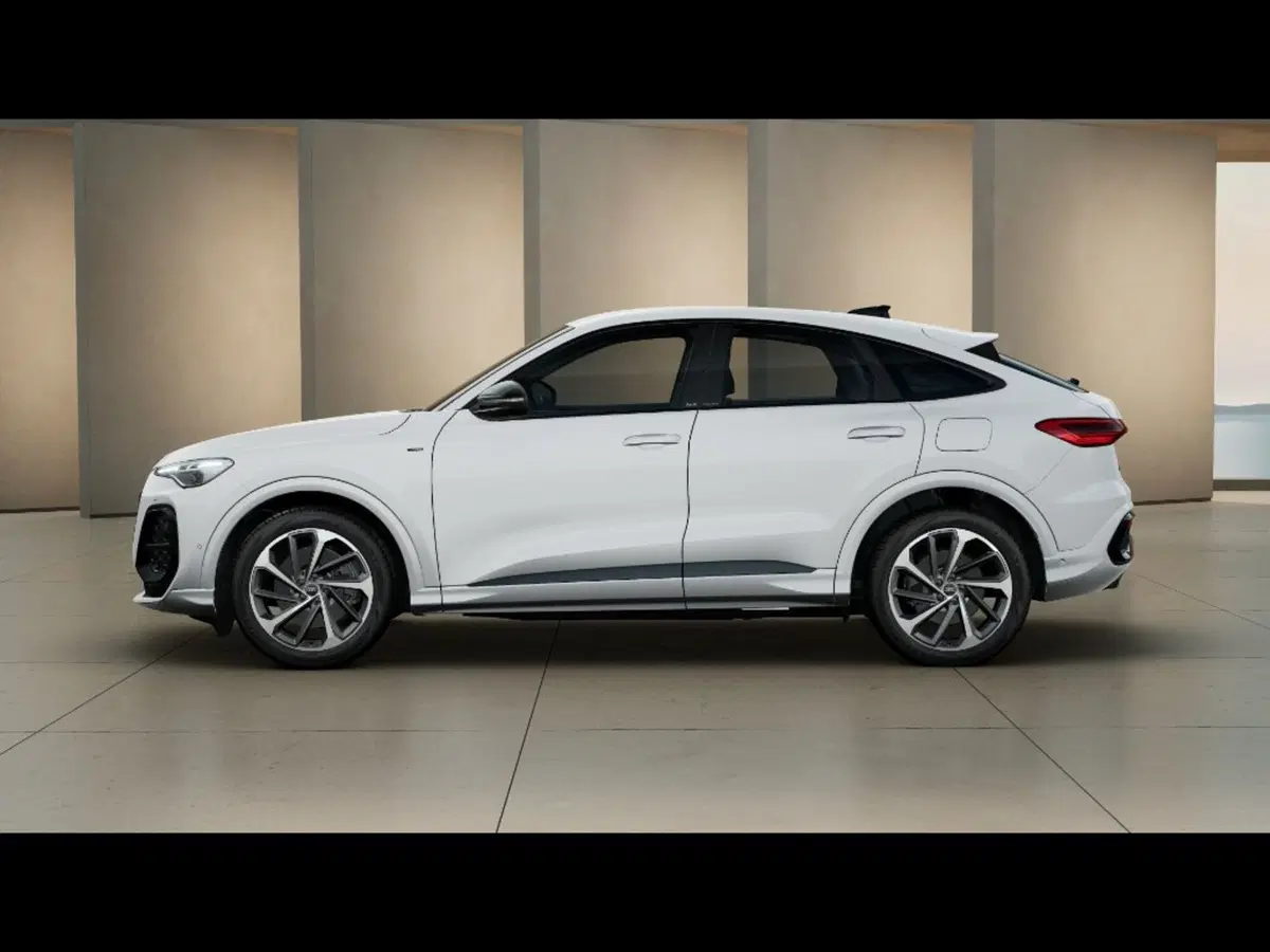 Audi Q5 Sportback nuova a Firenze (2)