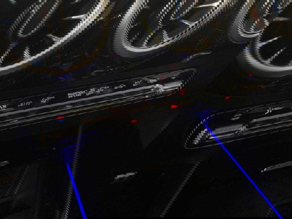 Mercedes-Benz GLA SUV nuova a Milano (14)