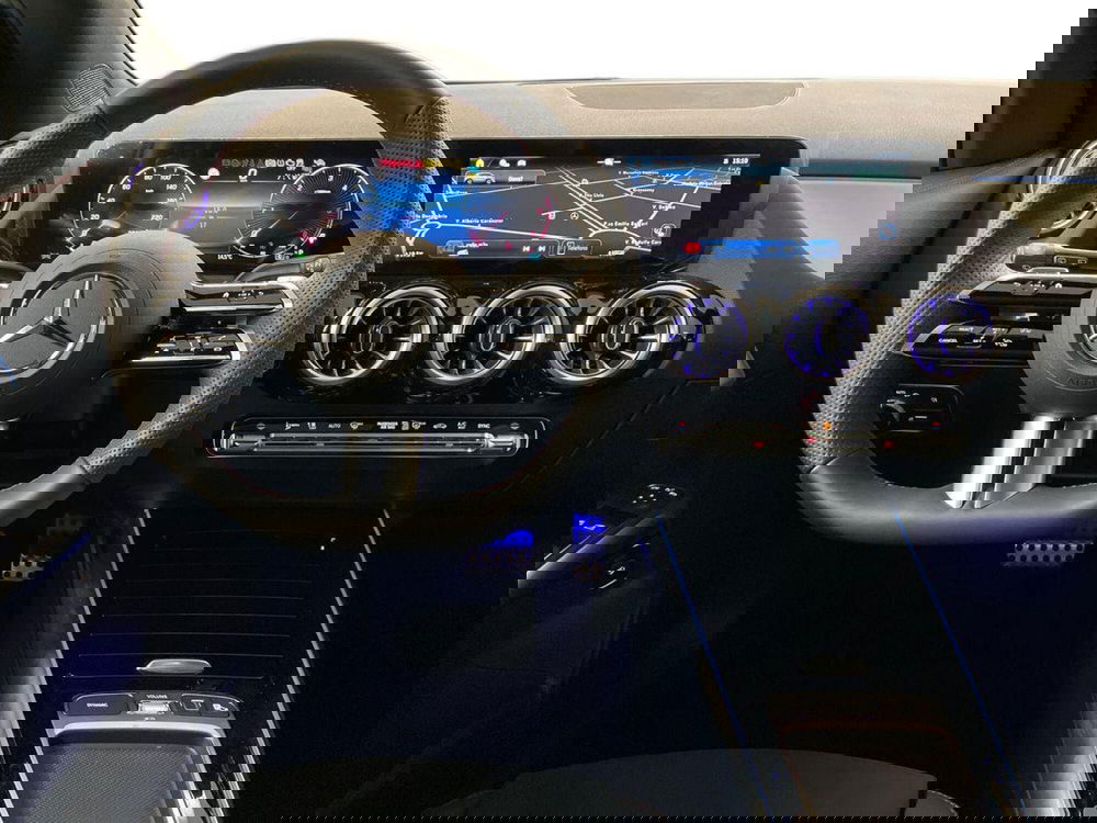 Mercedes-Benz GLA SUV nuova a Milano (9)