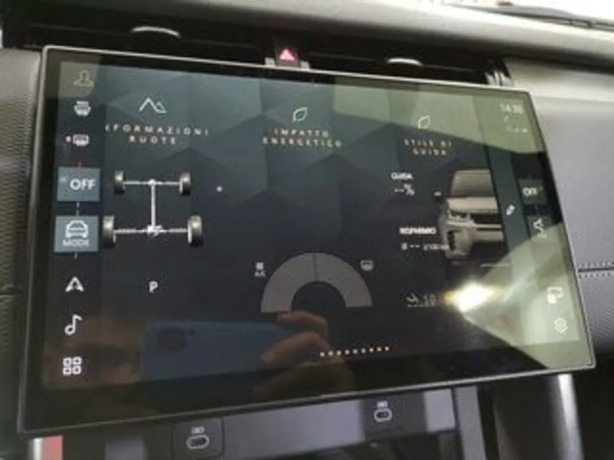 Land Rover Discovery Sport usata a Salerno (18)