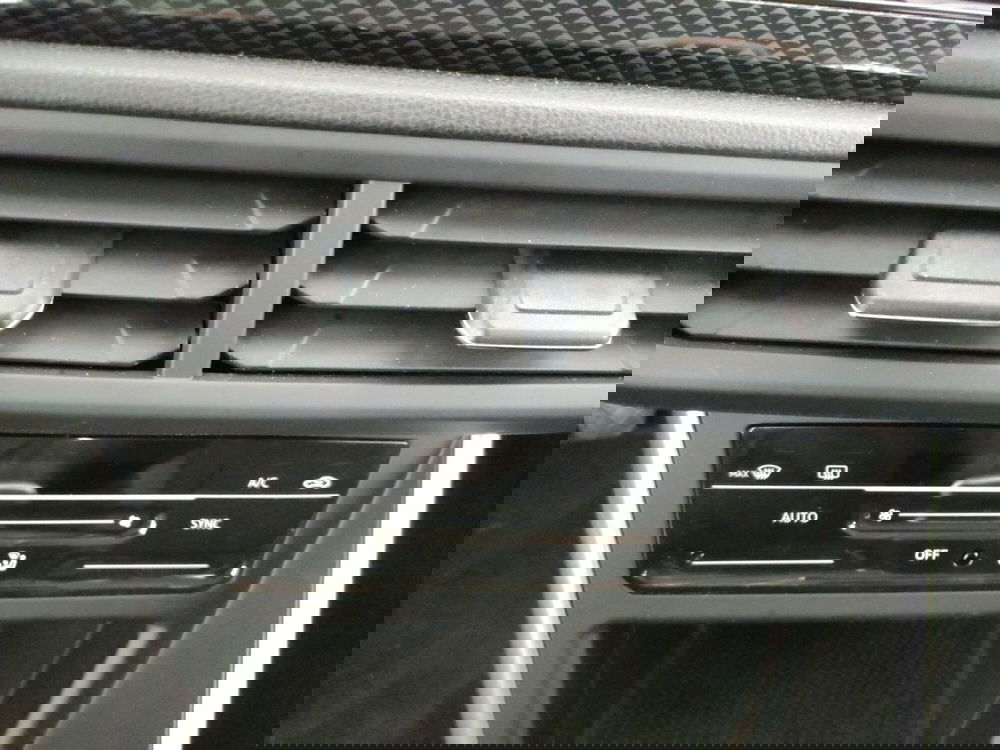 Volkswagen Taigo usata a Napoli (11)