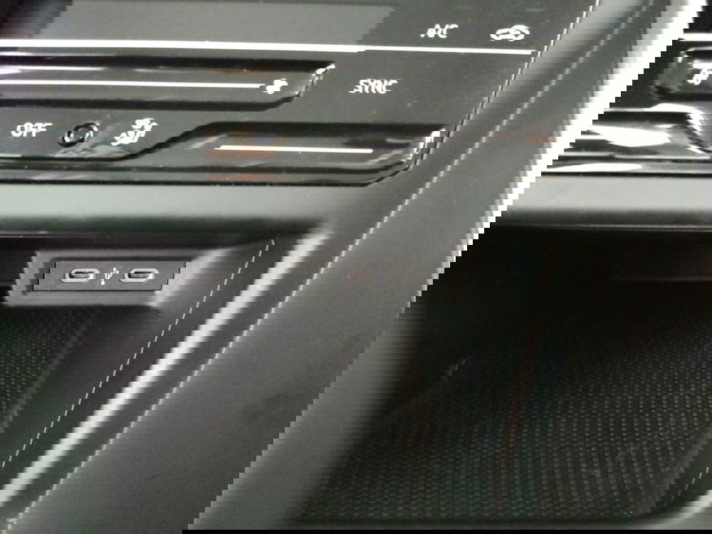 Volkswagen Taigo usata a Napoli (12)