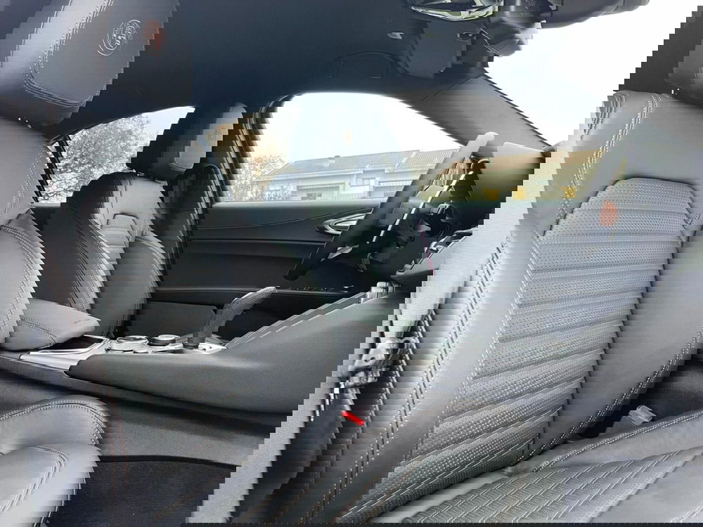 Alfa Romeo Stelvio nuova a Ancona (13)