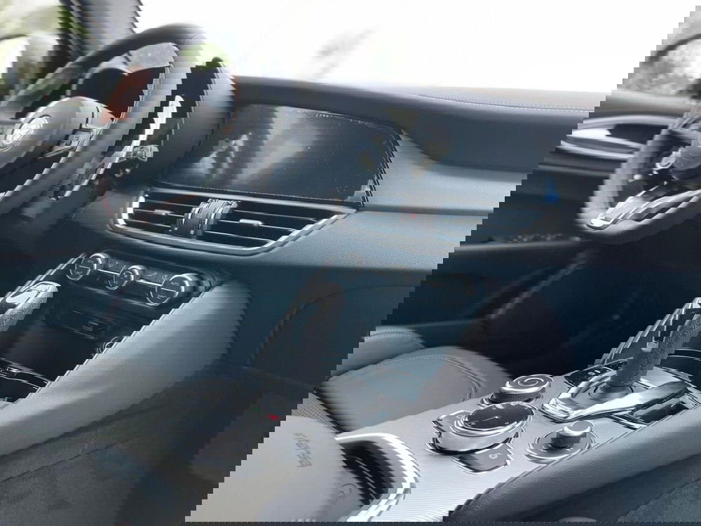 Alfa Romeo Stelvio nuova a Ancona (14)