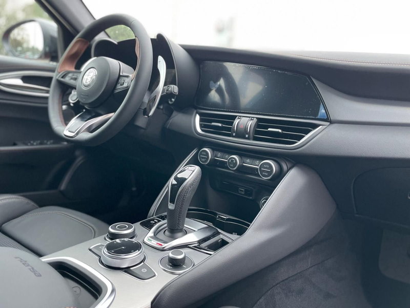 Alfa Romeo Stelvio nuova a Ancona (14)