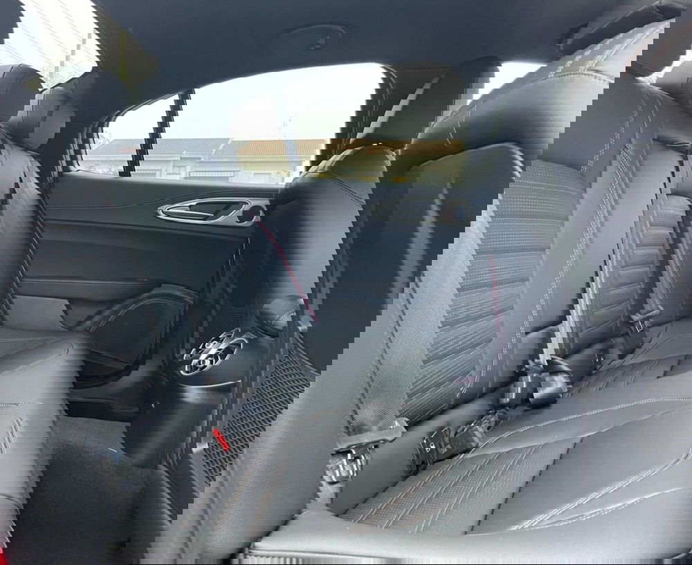 Alfa Romeo Stelvio nuova a Ancona (16)