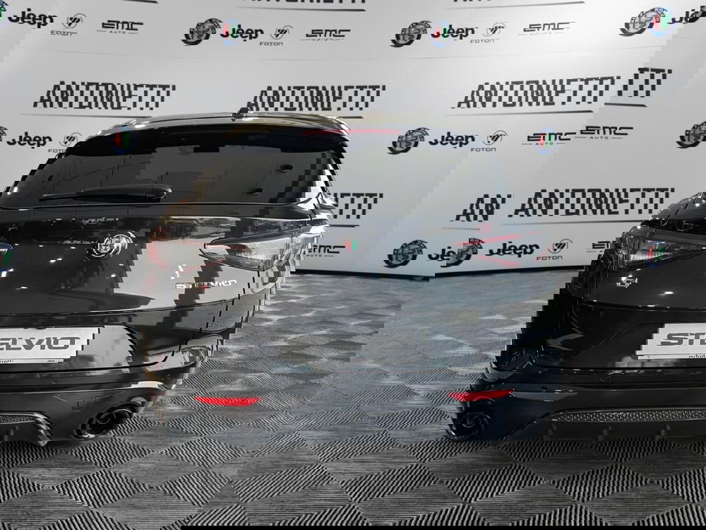 Alfa Romeo Stelvio nuova a Ancona (5)