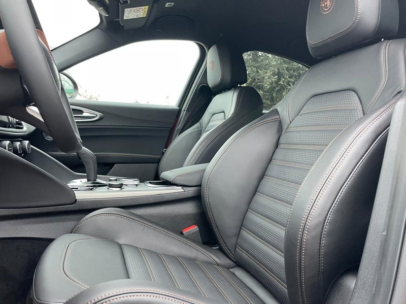 Alfa Romeo Stelvio nuova a Ancona (7)