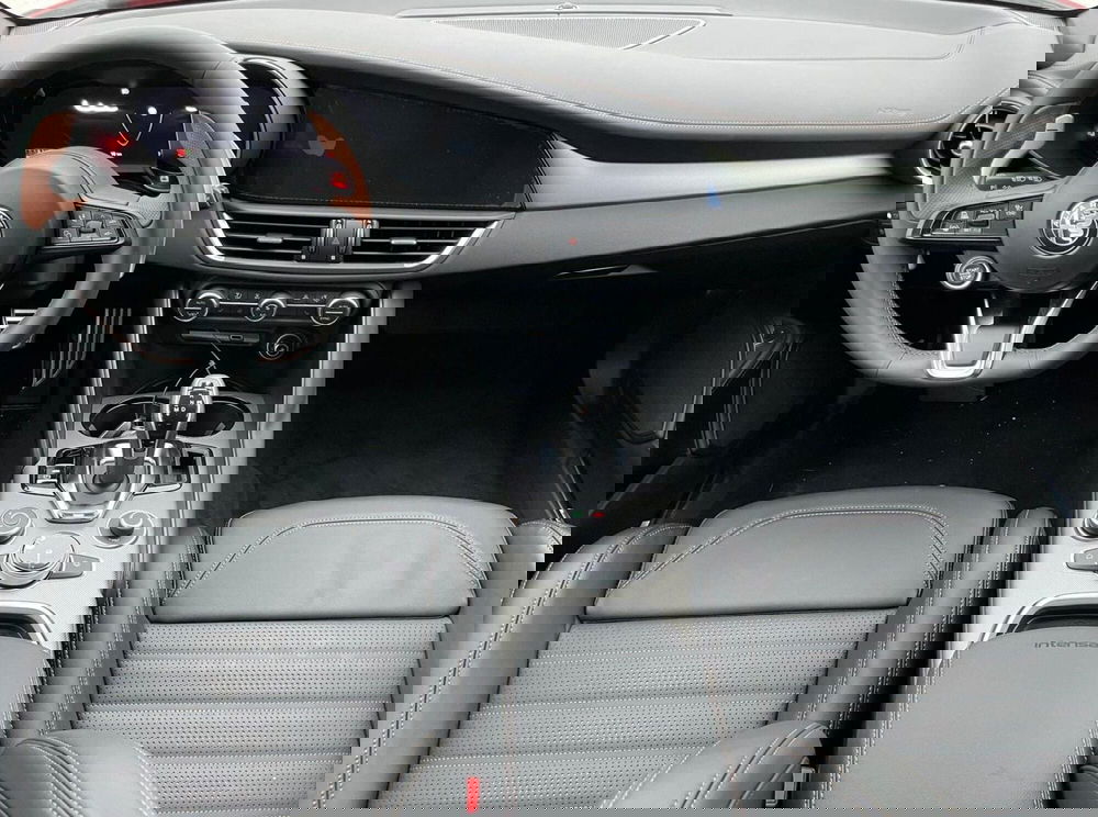 Alfa Romeo Stelvio nuova a Ancona (8)