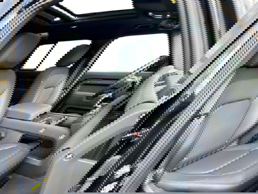 Land Rover Defender usata a Bari (3)