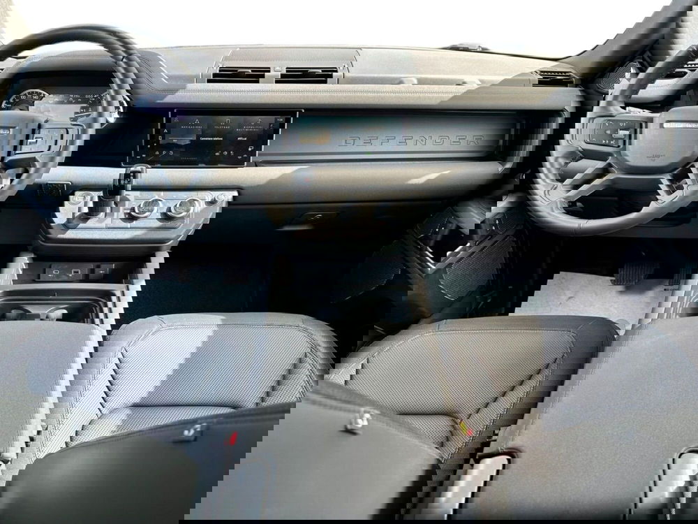 Land Rover Defender usata a Bari (4)