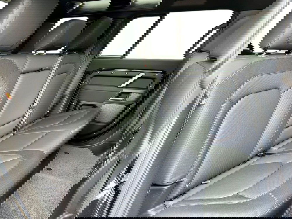 Land Rover Defender usata a Bari (5)