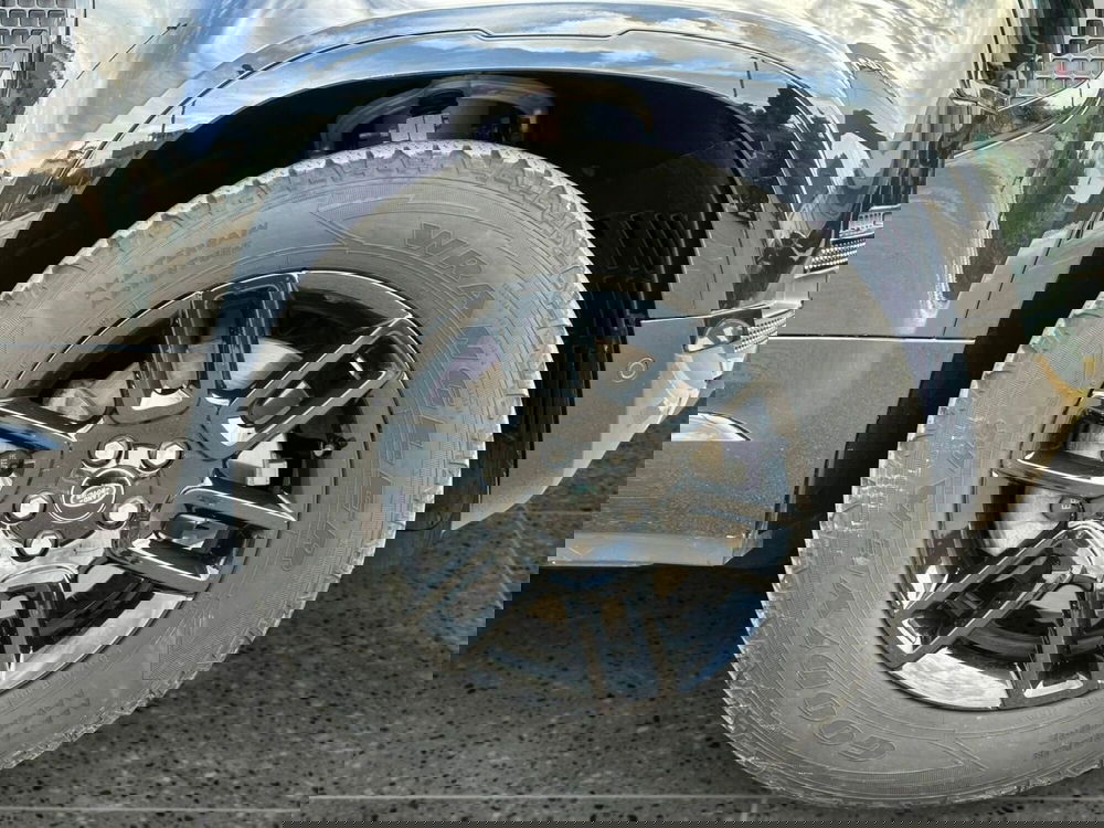 Land Rover Defender usata a Bari (9)