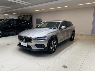 Volvo V60 Cross Country 2.0 b4 Ultimate awd auto del 2023 usata a Forli'