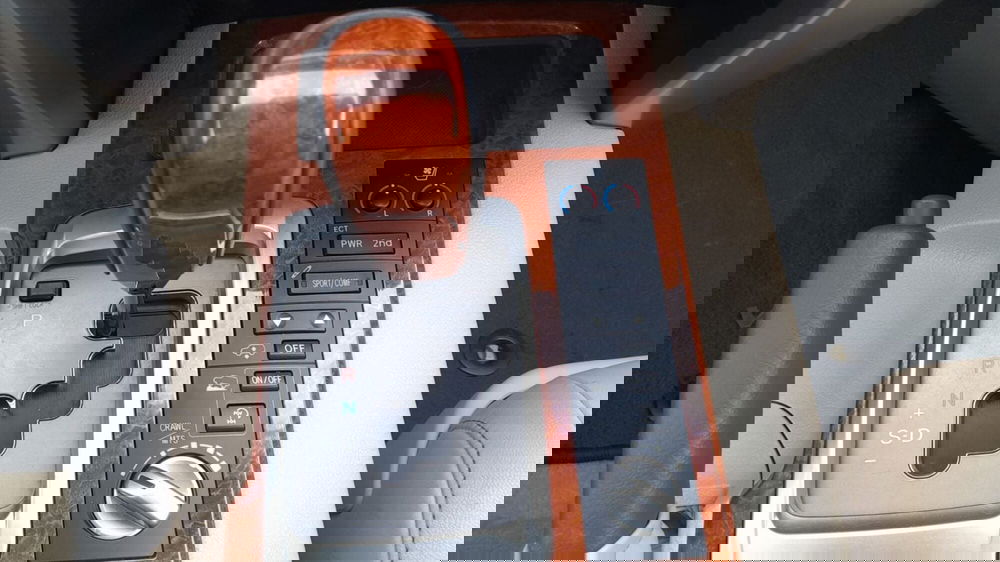 Toyota Land Cruiser V8 usata a L'Aquila (7)