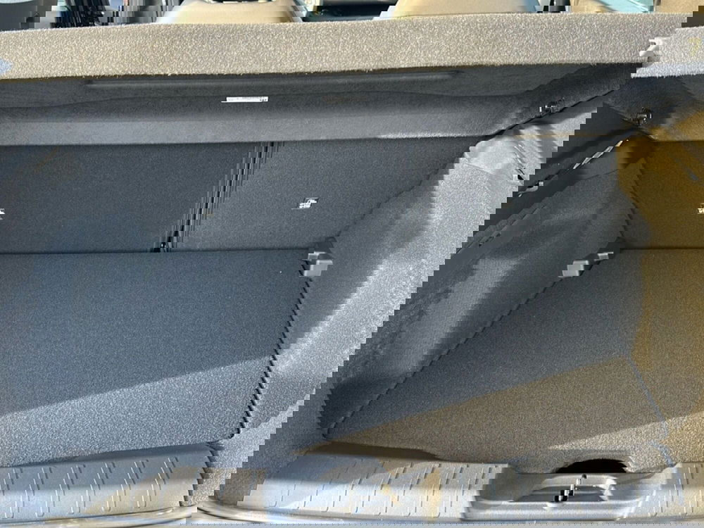 Jeep Avenger nuova a Latina (10)