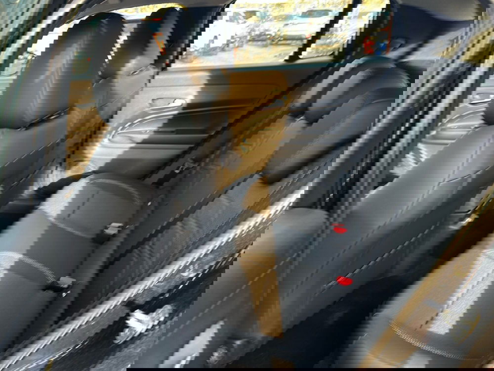 Jeep Avenger nuova a Latina (11)