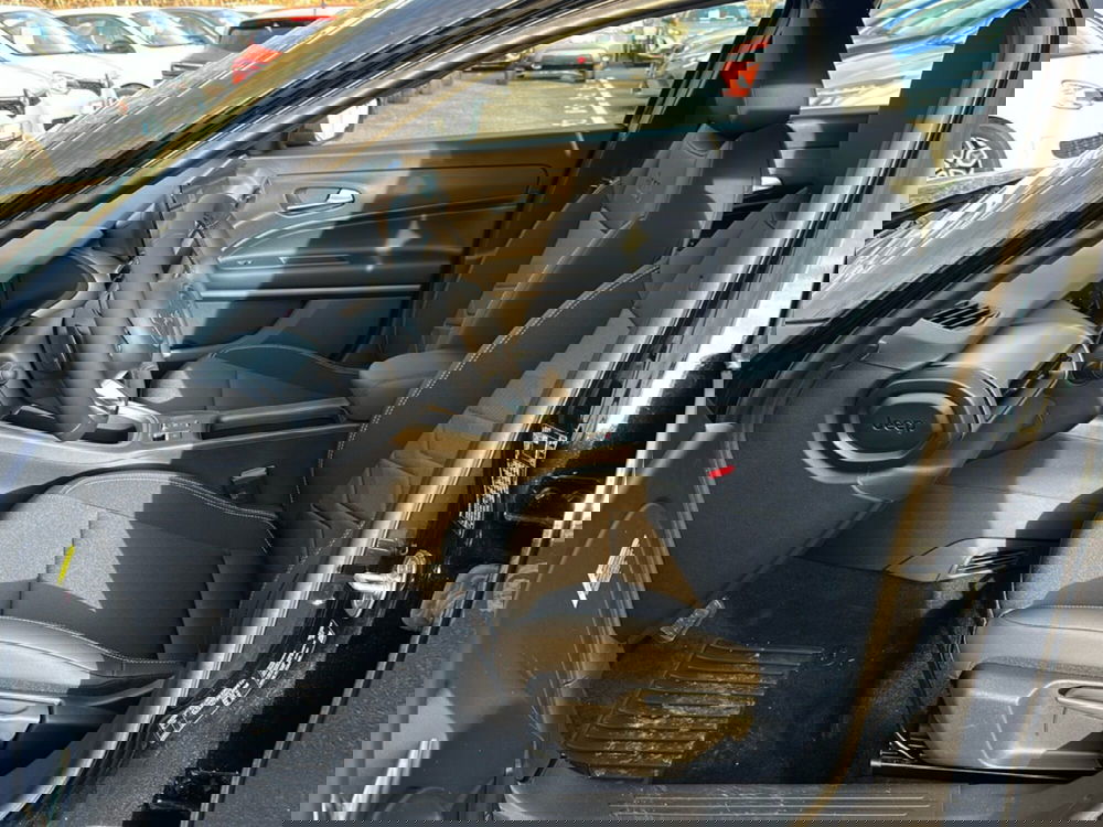 Jeep Avenger nuova a Latina (12)