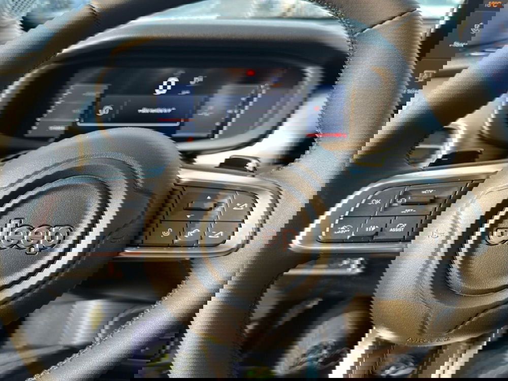 Jeep Avenger nuova a Latina (13)