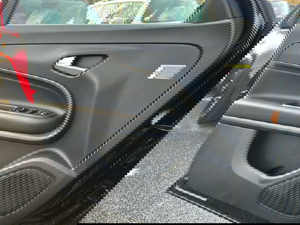 Jeep Avenger nuova a Latina (18)